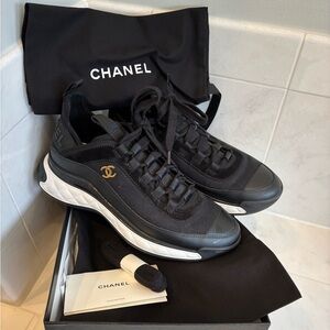 Chanel Womens Black material Calfskin & Mixed Fibers Sneaker Size 39
